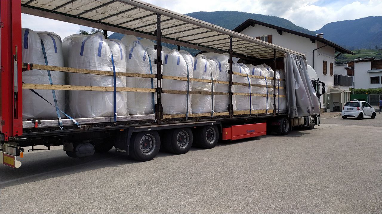 Truck and container