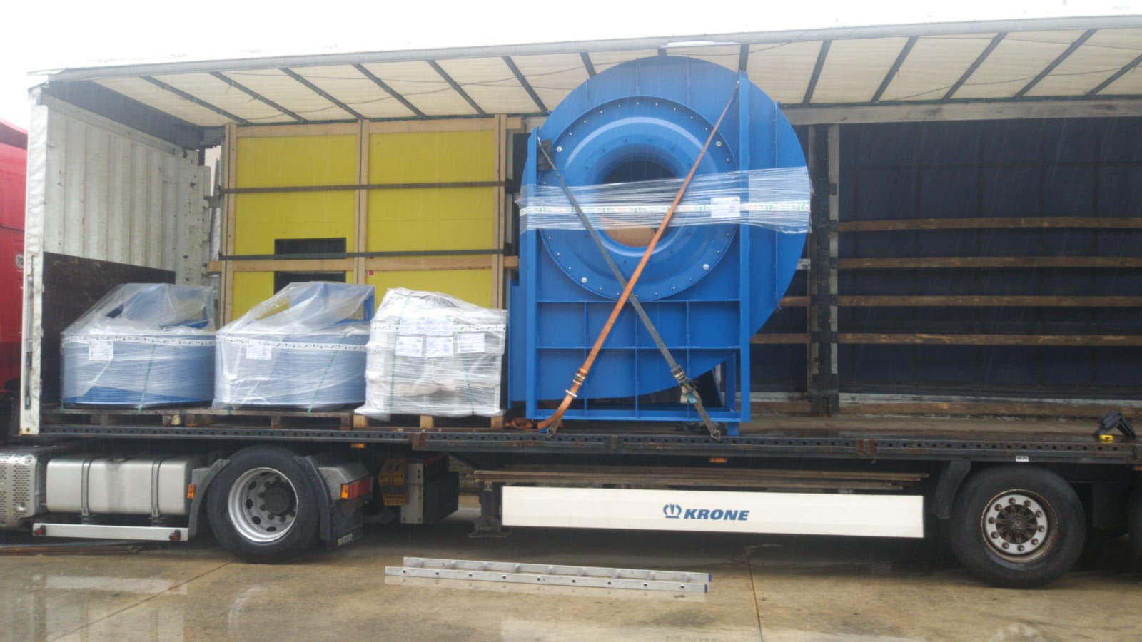 Truck trailer with cargo